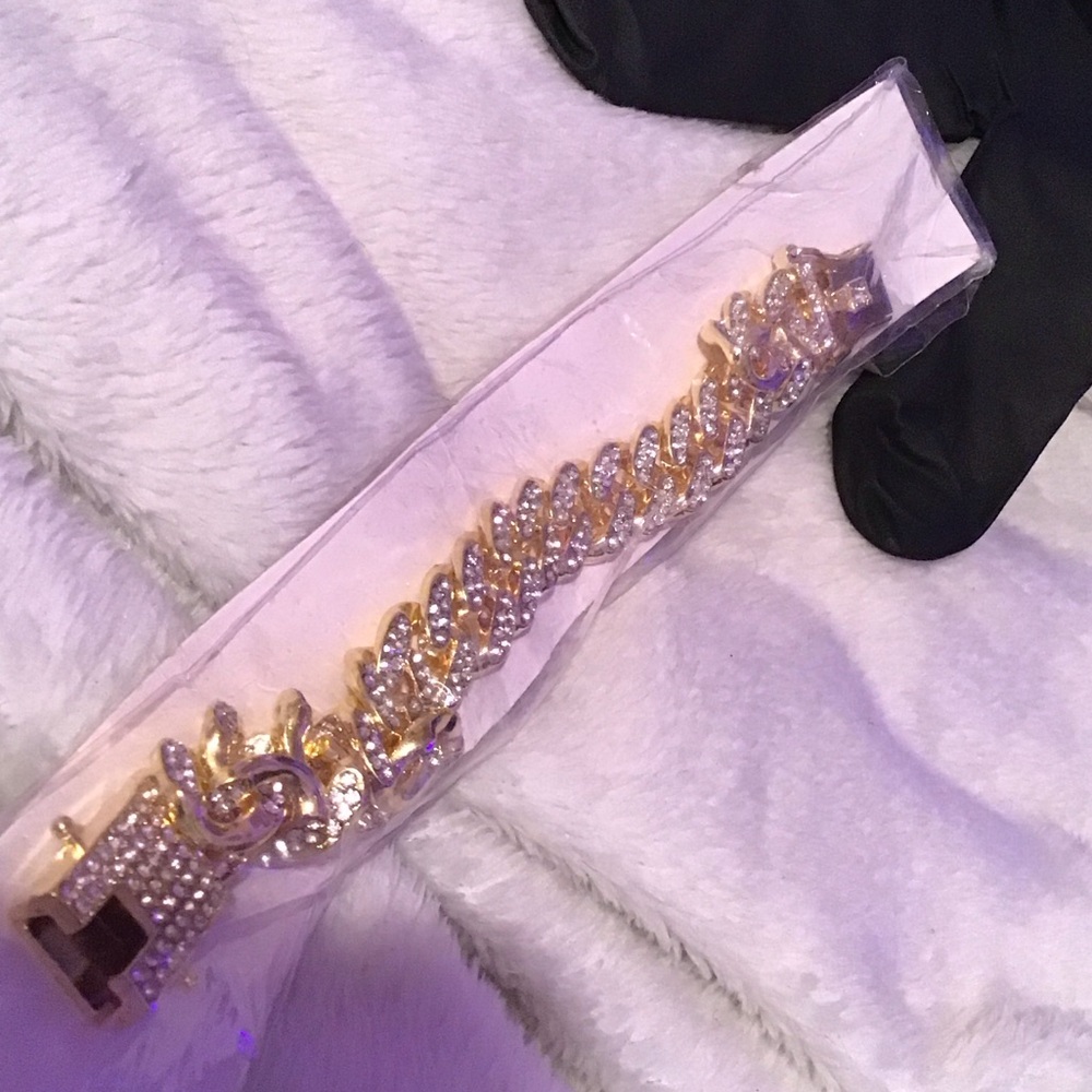 Elegant Gold and Silver Bracelet